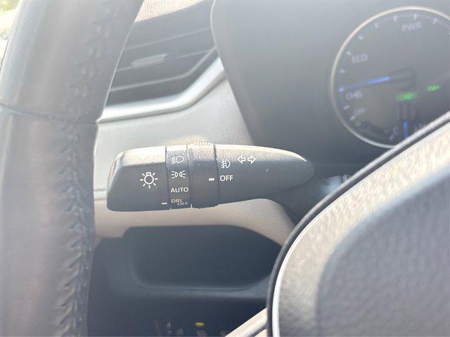 Photo of 2020 Super White Toyota RAV4 Hybrid