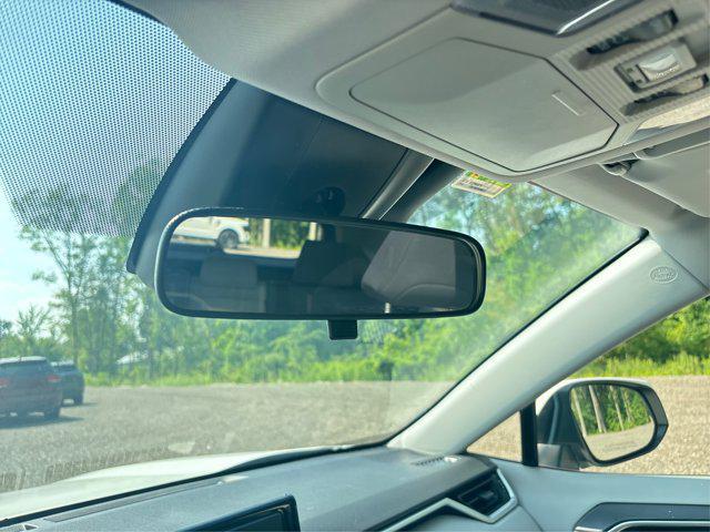 Photo of 2020 Super White Toyota RAV4 Hybrid