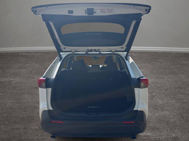 Photo of 2020 Super White Toyota RAV4 Hybrid