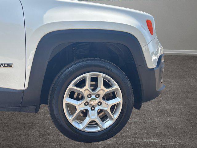 Photo of 2018 Alpine White Jeep Renegade