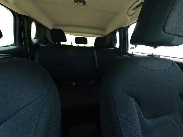 Photo of 2018 Alpine White Jeep Renegade