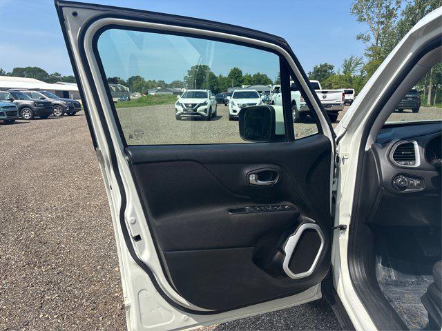 Photo of 2018 Alpine White Jeep Renegade