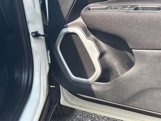 Photo of 2018 Alpine White Jeep Renegade