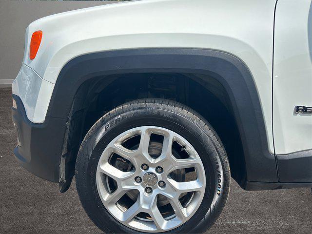 Photo of 2018 Alpine White Jeep Renegade
