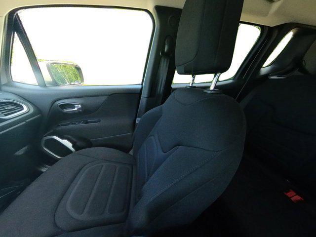 Photo of 2018 Alpine White Jeep Renegade