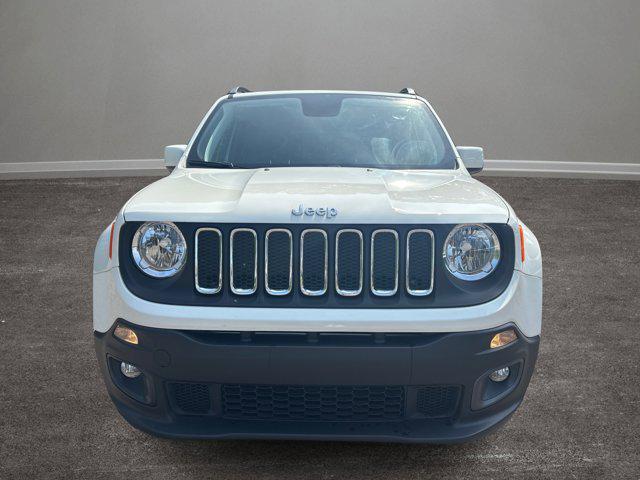 Photo of 2018 Alpine White Jeep Renegade