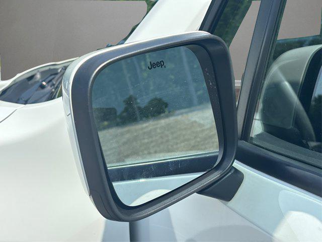 Photo of 2018 Alpine White Jeep Renegade