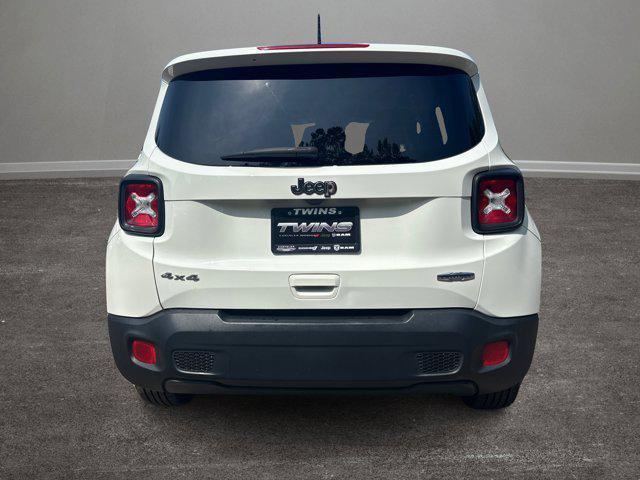 Photo of 2018 Alpine White Jeep Renegade