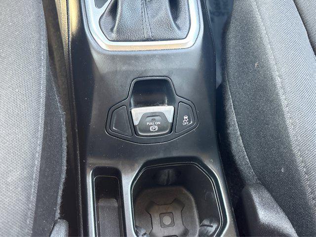 Photo of 2018 Alpine White Jeep Renegade