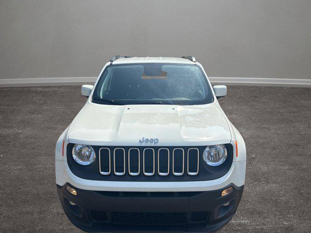 Photo of 2018 Alpine White Jeep Renegade