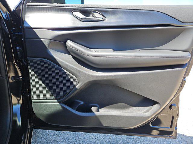 Photo of 2025 Diamond Black Crystal Pearlcoat Jeep Grand Cherokee