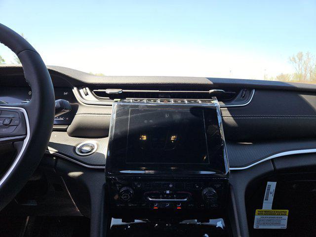 Photo of 2025 Diamond Black Crystal Pearlcoat Jeep Grand Cherokee