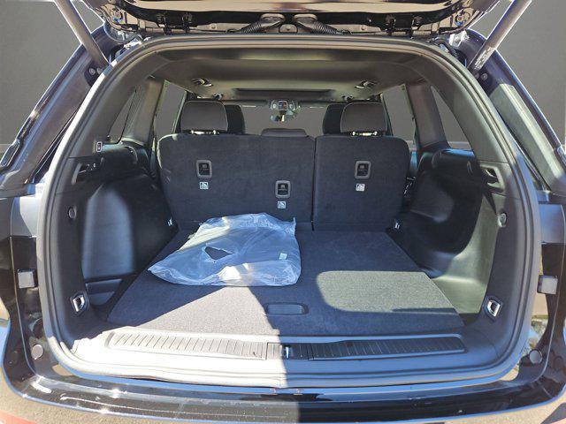 Photo of 2025 Diamond Black Crystal Pearlcoat Jeep Grand Cherokee