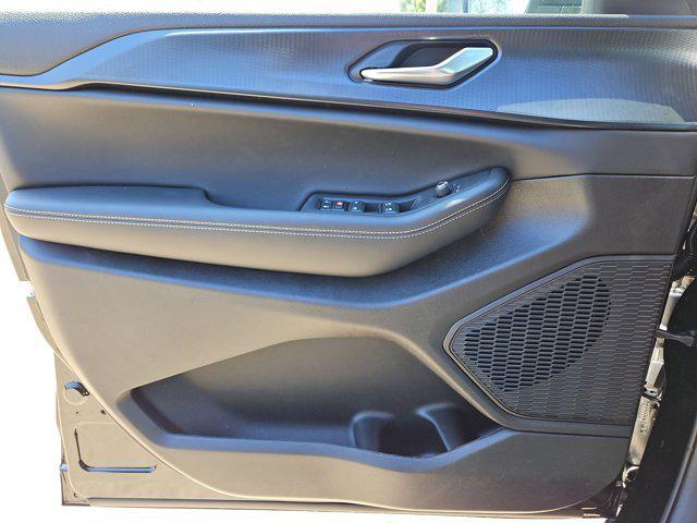 Photo of 2025 Diamond Black Crystal Pearlcoat Jeep Grand Cherokee