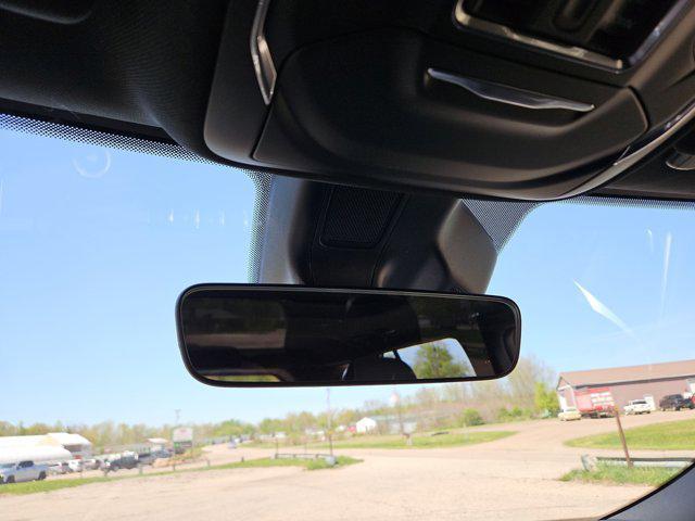 Photo of 2025 Diamond Black Crystal Pearlcoat Jeep Grand Cherokee