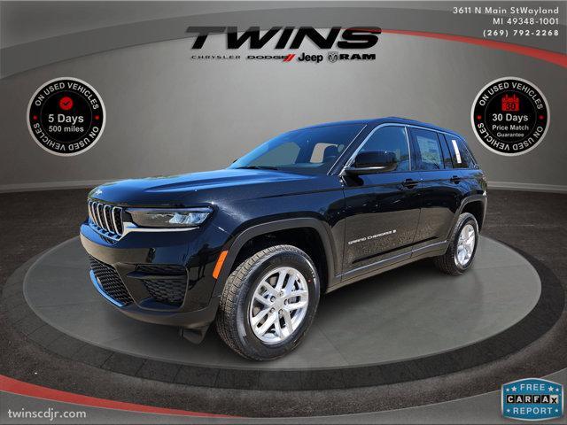 Photo of 2025 Diamond Black Crystal Pearlcoat Jeep Grand Cherokee