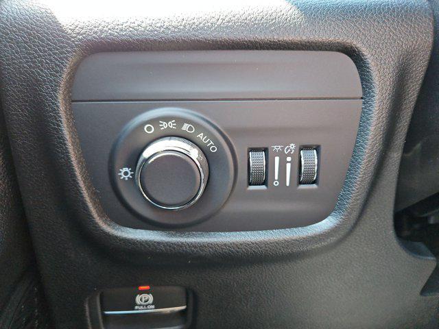 Photo of 2025 Diamond Black Crystal Pearlcoat Jeep Grand Cherokee