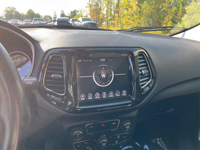 Photo of 2018 Granite Crystal Metallic Clearcoat Jeep Compass