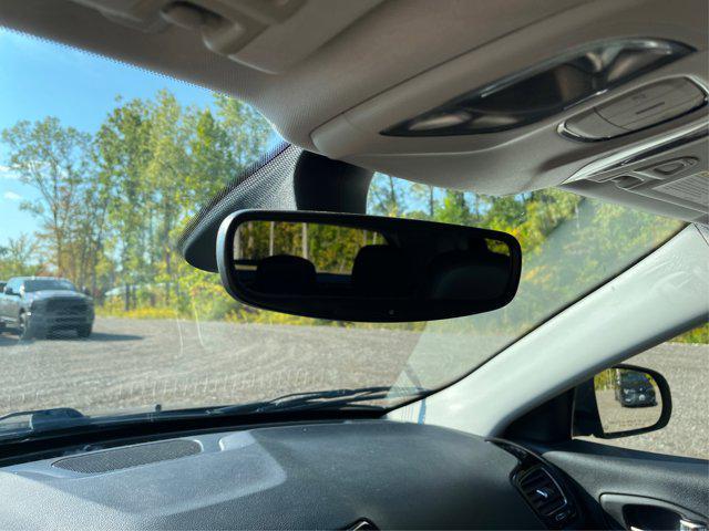 Photo of 2018 Granite Crystal Metallic Clearcoat Jeep Compass