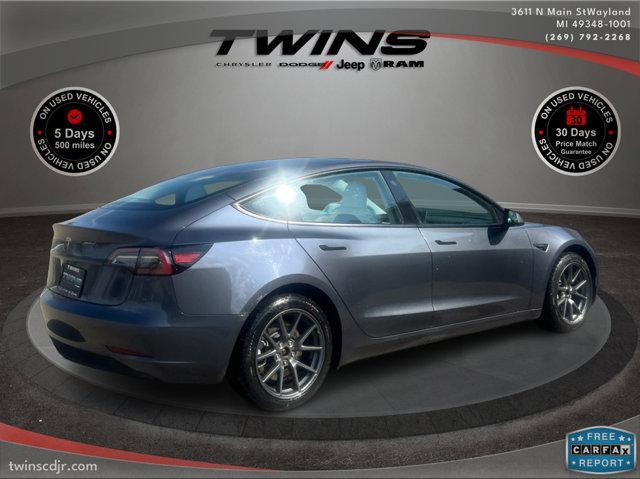 Photo of 2023 Gray Tesla Model 3