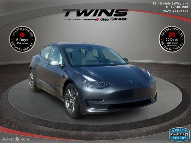 Photo of 2023 Gray Tesla Model 3