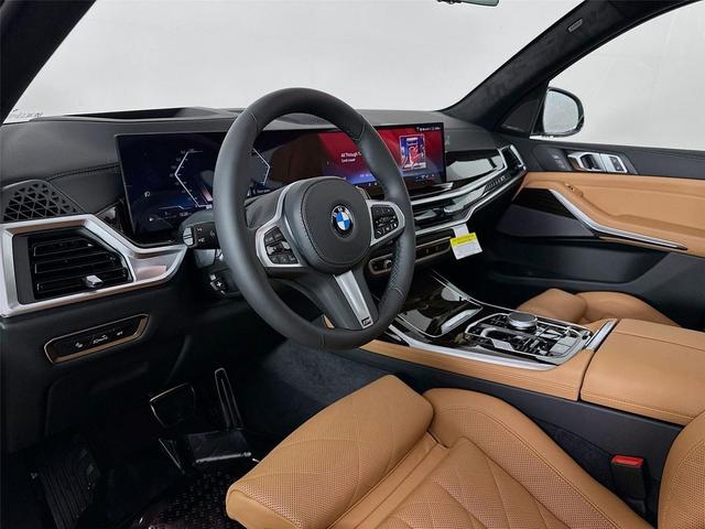 Photo of 2026 Alpine White BMW X7