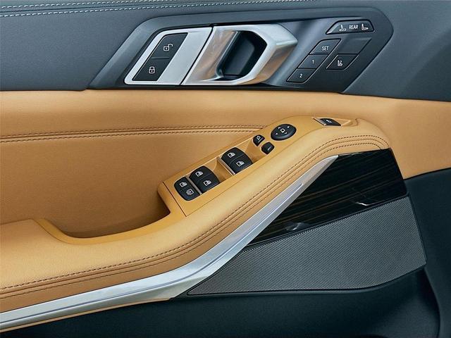 Photo of 2026 Alpine White BMW X7