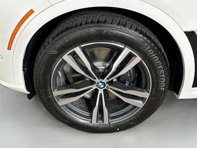 Photo of 2026 Alpine White BMW X7