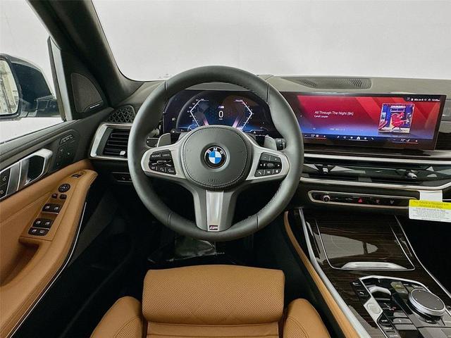 Photo of 2026 Alpine White BMW X7