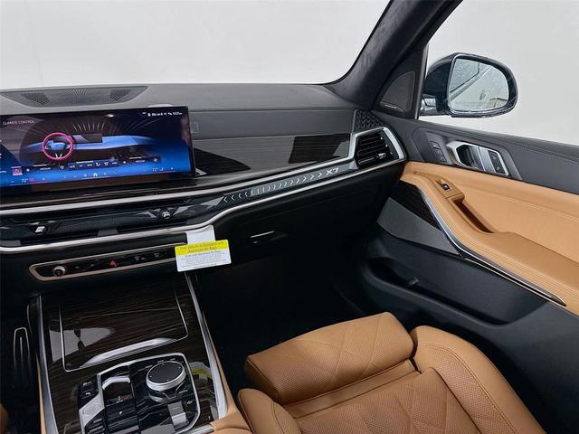 Photo of 2026 Alpine White BMW X7