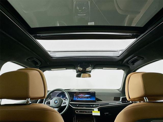 Photo of 2026 Alpine White BMW X7