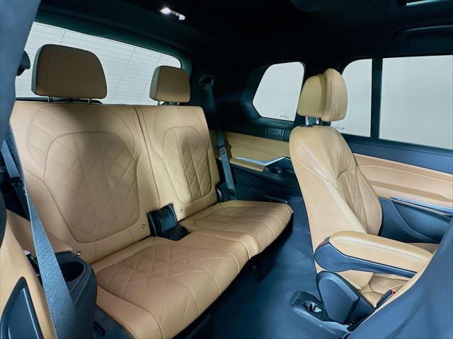 Photo of 2023 Black Sapphire Metallic BMW X7