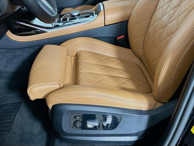 Photo of 2023 Black Sapphire Metallic BMW X7