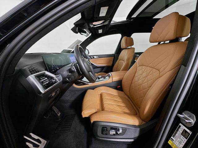 Photo of 2023 Black Sapphire Metallic BMW X7