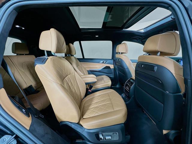Photo of 2023 Black Sapphire Metallic BMW X7