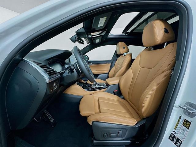 Photo of 2025 Alpine White BMW X4