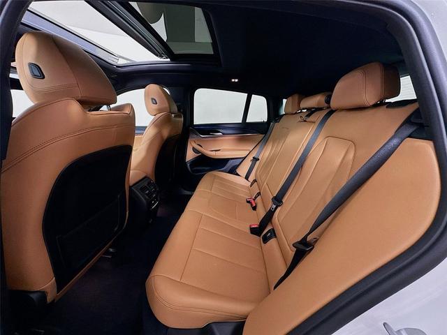 Photo of 2025 Alpine White BMW X4