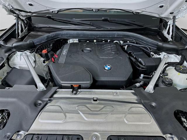 Photo of 2025 Alpine White BMW X4