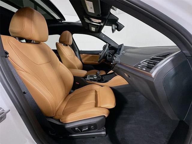 Photo of 2025 Alpine White BMW X4