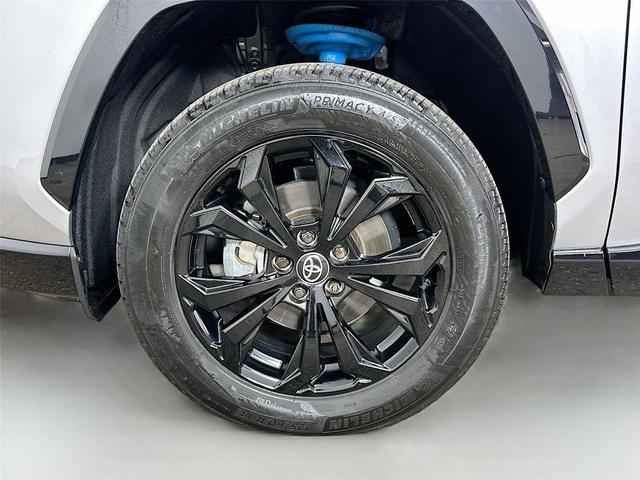 Photo of 2022 Silver Sky Metallic/Midnight Black Metallic Toyota RAV4 Hybrid