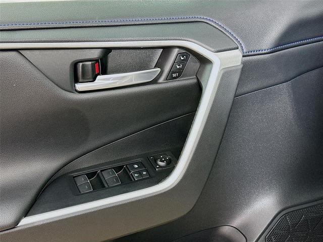 Photo of 2022 Silver Sky Metallic/Midnight Black Metallic Toyota RAV4 Hybrid