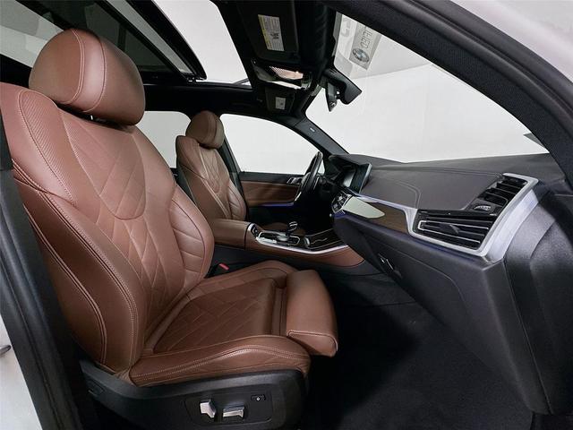 Photo of 2023 Alpine White BMW X5
