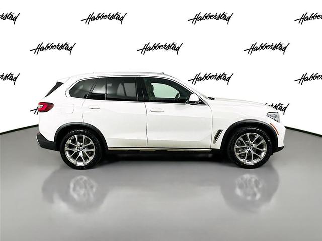 Photo of 2023 Alpine White BMW X5