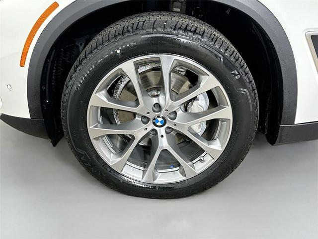 Photo of 2023 Alpine White BMW X5