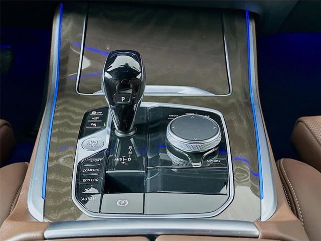 Photo of 2023 Alpine White BMW X5