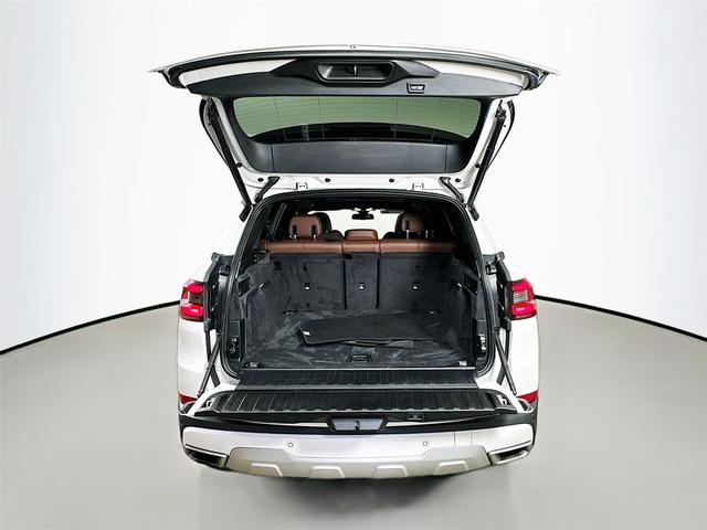 Photo of 2023 Alpine White BMW X5