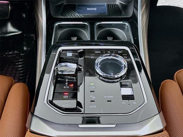 Photo of 2025 Carbon Black Metallic BMW 760