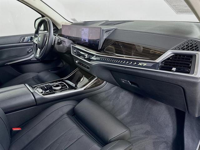 Photo of 2023 Black Sapphire Metallic BMW X7
