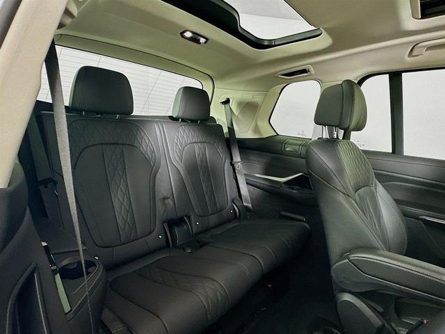 Photo of 2023 Black Sapphire Metallic BMW X7