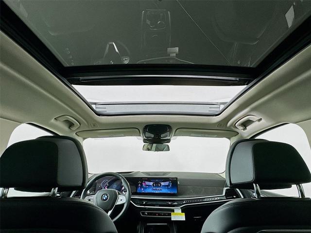 Photo of 2026 Blue Ridge Mountain Metallic BMW X7